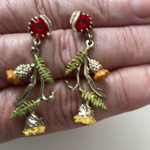 Les Nereides pierced earring perfect.